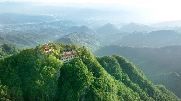 绿色珍珠偏头山――透视湖北偏头山国家森林公园向绿图强历史之路