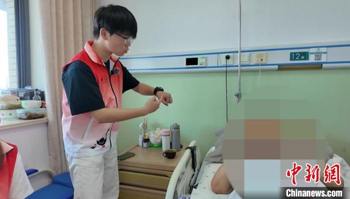 中新健康丨大学生“临终关怀”志愿服务沉浸式感知生命初衷 中新健康丨大学生“临终关怀”志愿服务沉浸式感知生命初衷