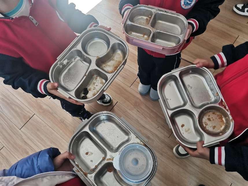 天津市北辰区南仓小学推行“桶餐”新模式 培养学生节粮好习惯