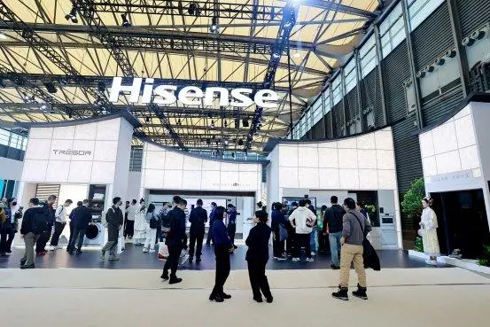 海信璀璨套系闪耀AWE 2025，陈梦、萨内蒂点赞中国高端智造